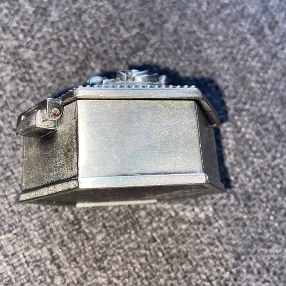 Vintage metal trunket box aprox 2” x 1” T8 - Picture 3 of 4